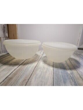 2 Clear Round Tupperware Bowls With Lids. 1 Vtg And  1  Bowl Not Vtg